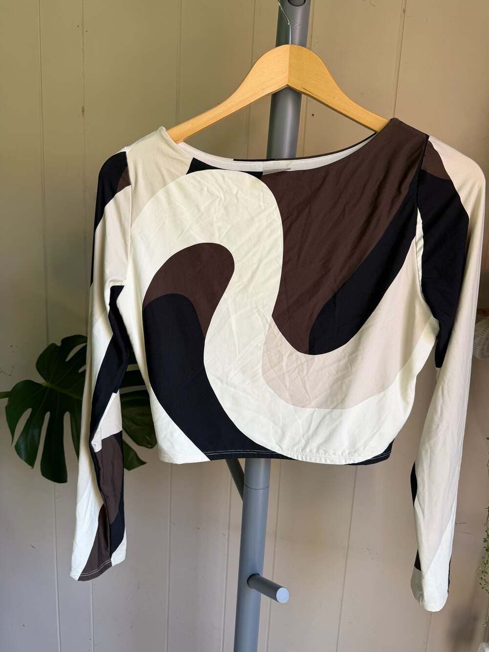 Calia Long Sleeve Abstract Swirl Pattern Crop Top